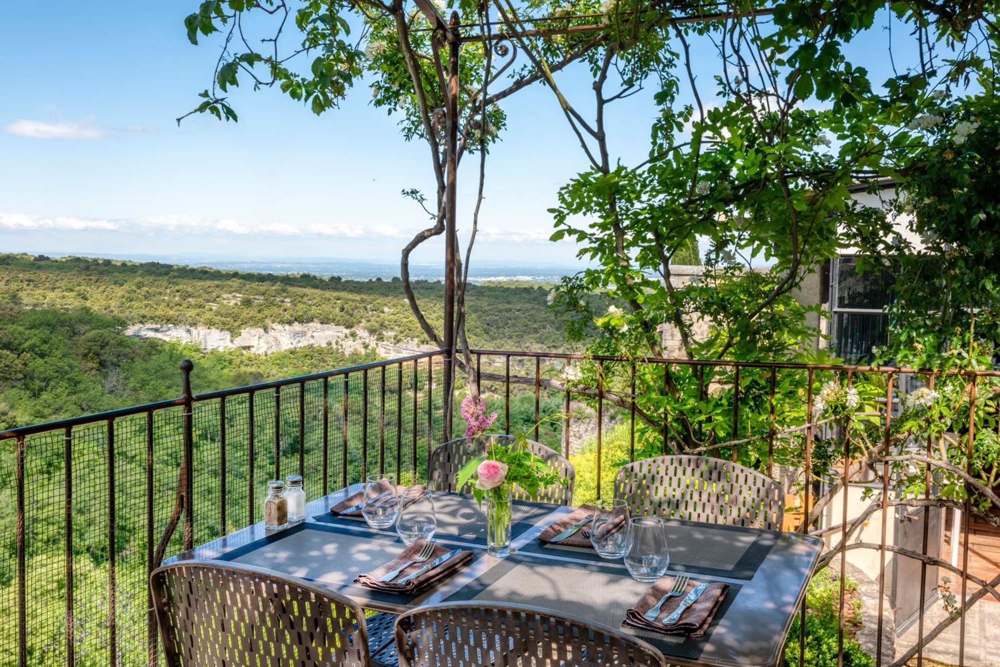 Hotel Restaurant Les Remparts Venasque Dış mekan fotoğraf