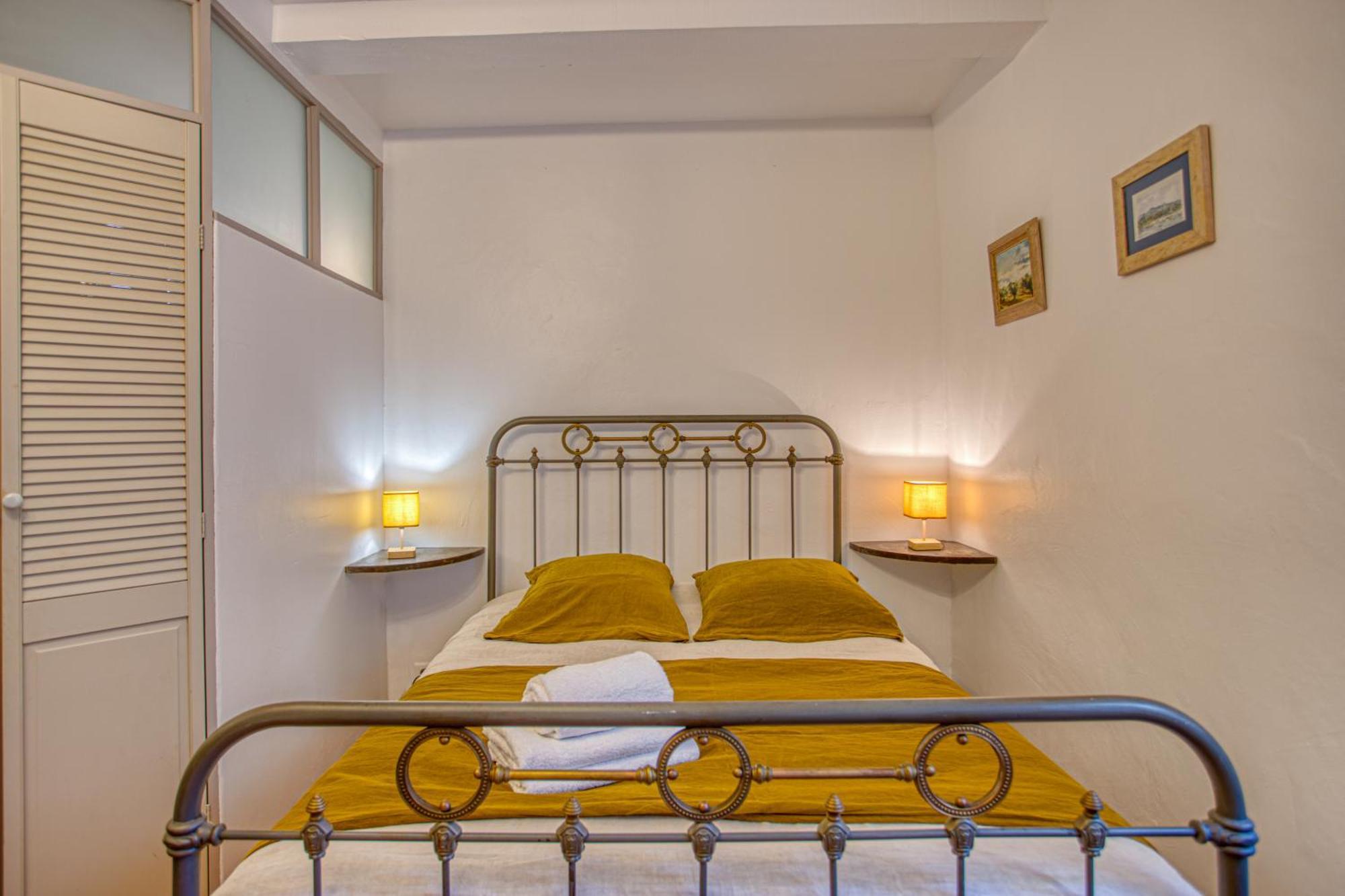 Hotel Restaurant Les Remparts Venasque Dış mekan fotoğraf