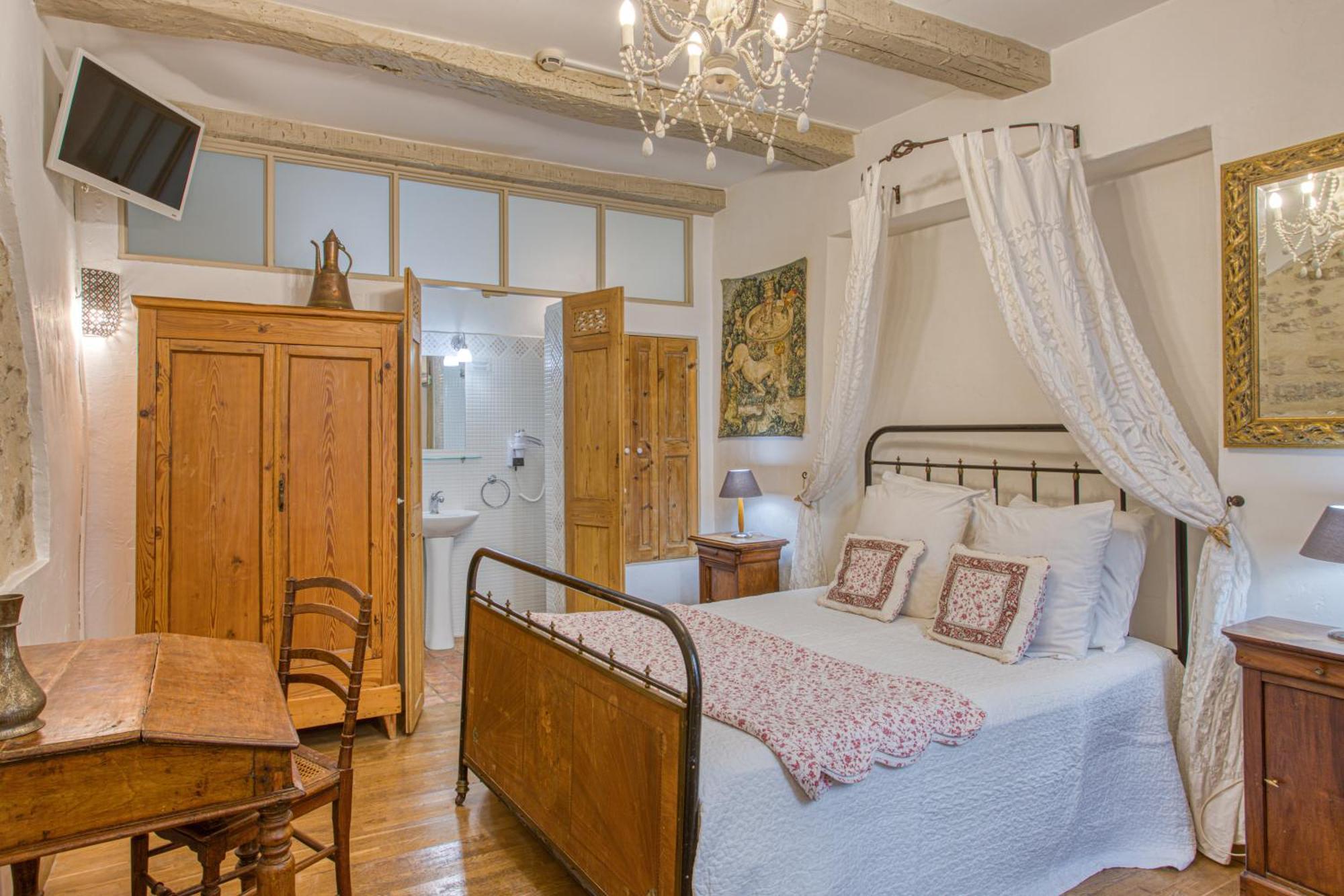 Hotel Restaurant Les Remparts Venasque Dış mekan fotoğraf