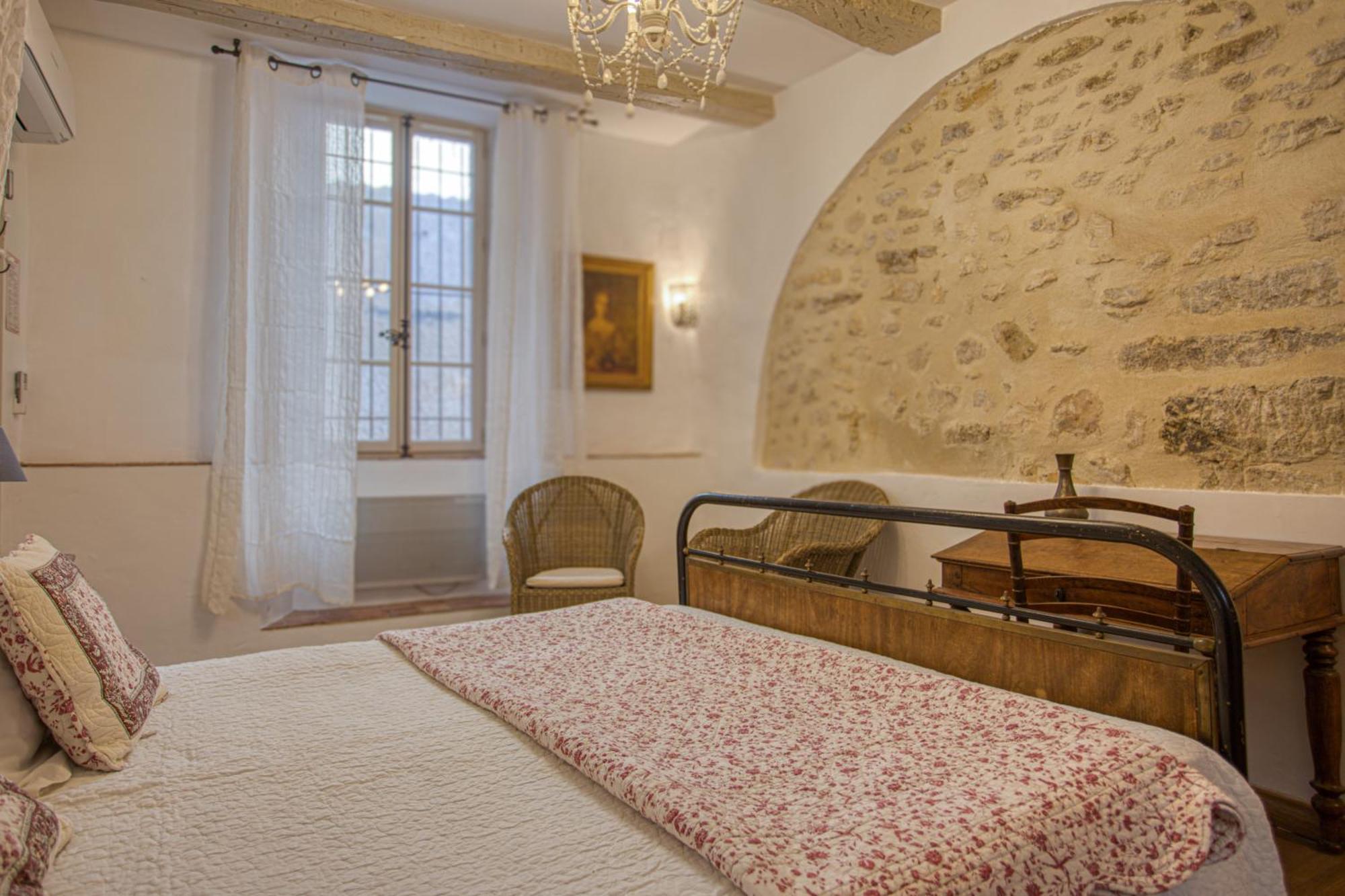 Hotel Restaurant Les Remparts Venasque Dış mekan fotoğraf