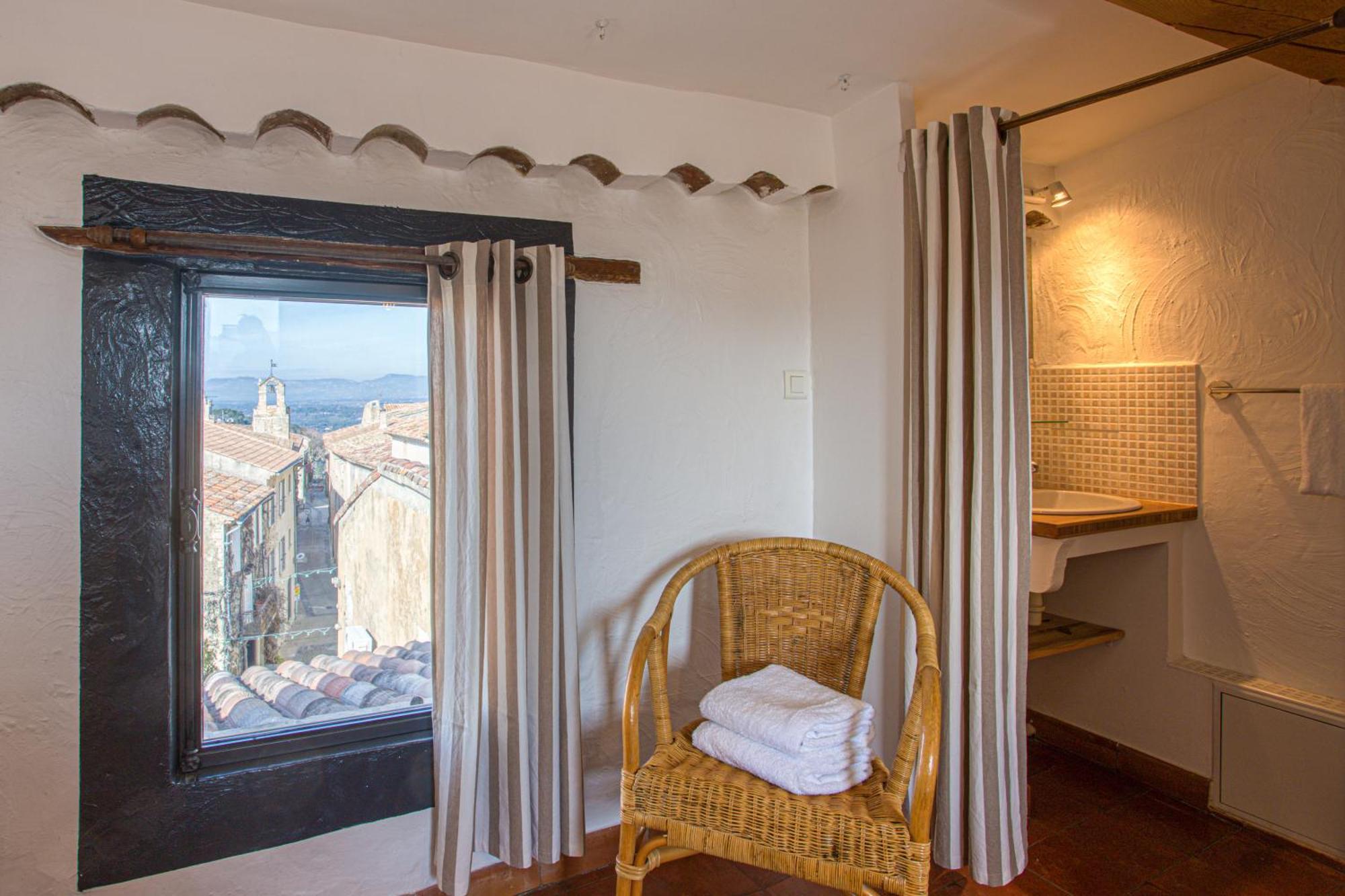 Hotel Restaurant Les Remparts Venasque Dış mekan fotoğraf